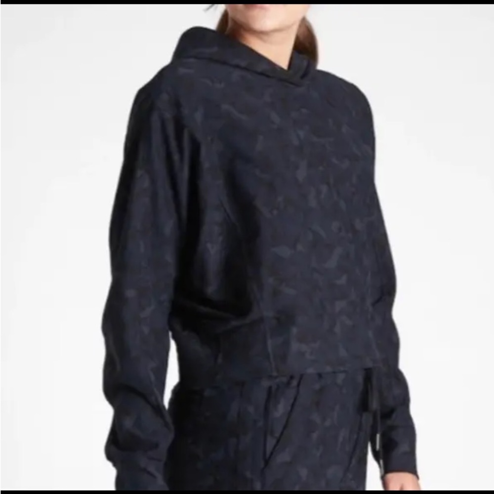 *4/$20* NWOT Athleta Navy Camo Farallon Cropped XX-Small